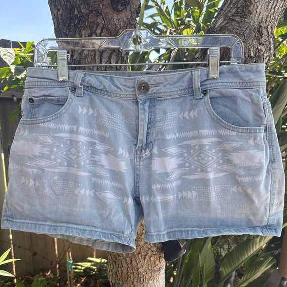 COTTON:ON Women’s Light Blue Southwest Print Denim Shorts - Picture 1 of 9